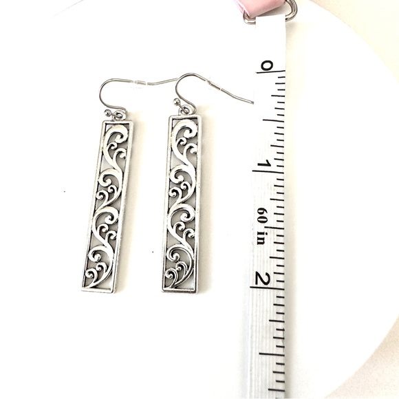 ⭐️ 5 for $25 Vintage Style Silver Tone Hoop Earrings - Picture 3 of 3